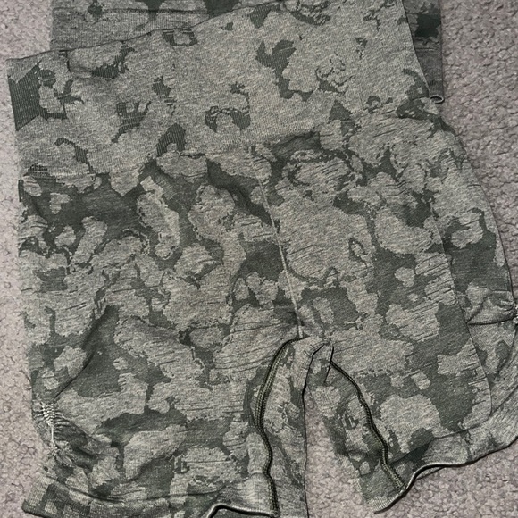 Gym shark olive green set worn twice - Picture 2 of 4